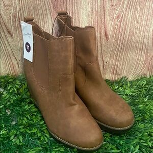 Universal Thread Women's Amalia Brown Ankle Boots